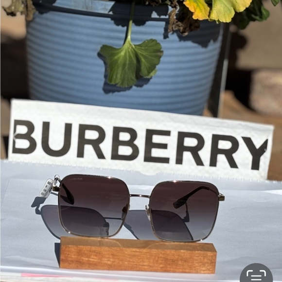 New Burberry B3133 1109/8E Daphne Gold Square Sunglasses - Picture 12 of 13